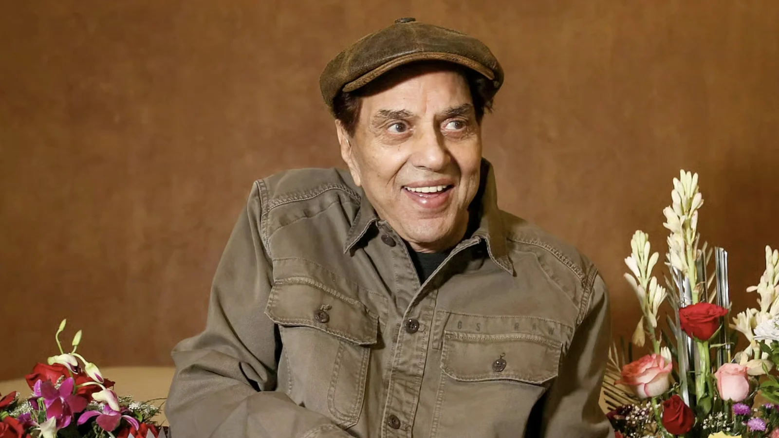 Indian Entertainment Industry Mourns the Loss of Dharmendra