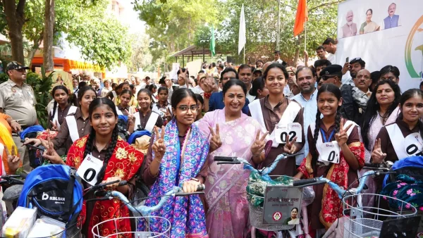 Delhi CM Rekha Gupta Honors Daughters on Durga Ashtami, Promotes Education and Health