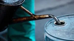 Govt Eases Kerosene Sale Rules Amid LPG Worries