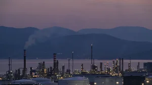 Iran Threatens Hormuz Oil Blockade for US, Israel