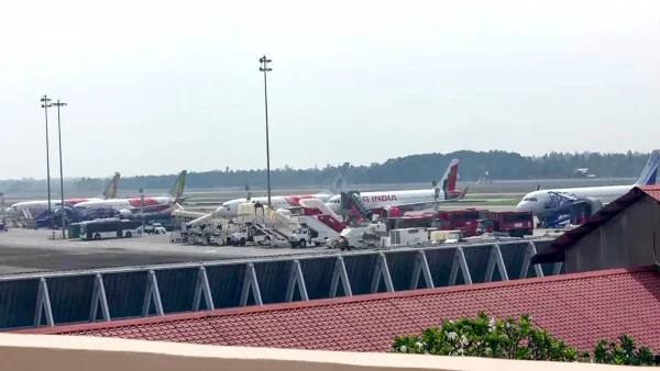 &lsquo;Fly Home For Free&rsquo;: US Offers $2,600 Incentive In New Self-Deportation Plan