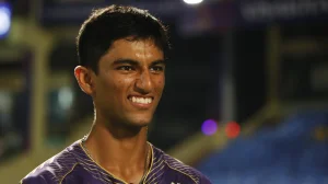 Angkrish Raghuvanshi's viral 'Mummy kasam' moment