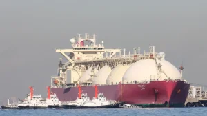 First LNG Tanker Attempts Hormuz Passage