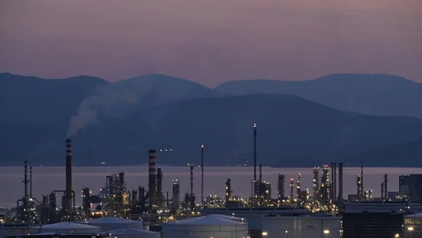 US Extends Waiver for Countries to Purchase Sanctioned Russian Oil Until May 16