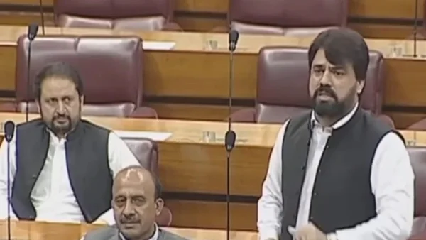 Pakistan Enforces ‘Smart Lockdown’ Amid Hormuz Disruption, Markets to Close Early