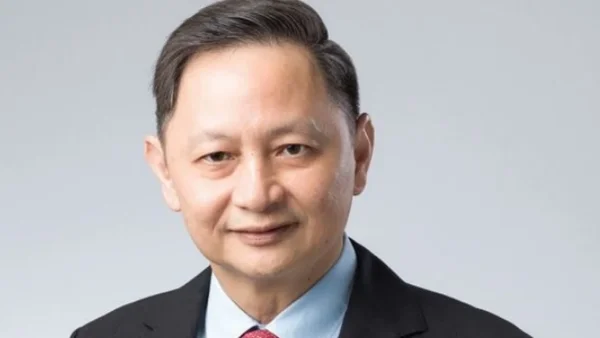 Singapore Airlines CEO Engages Tata Group on Air India Strategy Amid Challenges