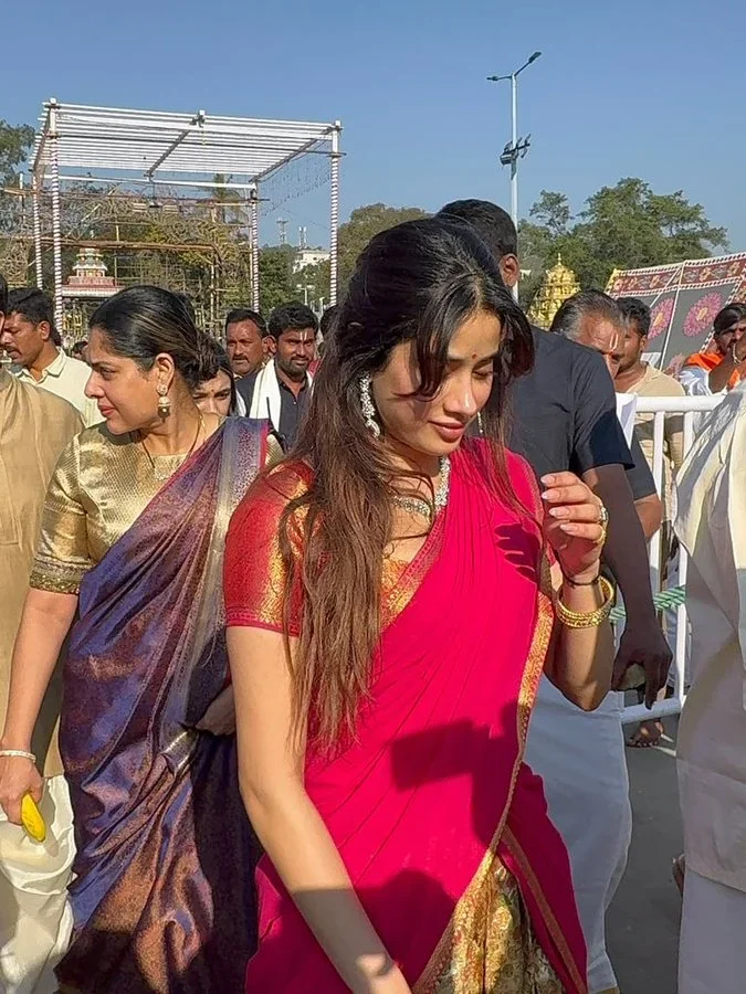 3,500 steps to blessings: Janhvi Kapoor's Tirumala birthday