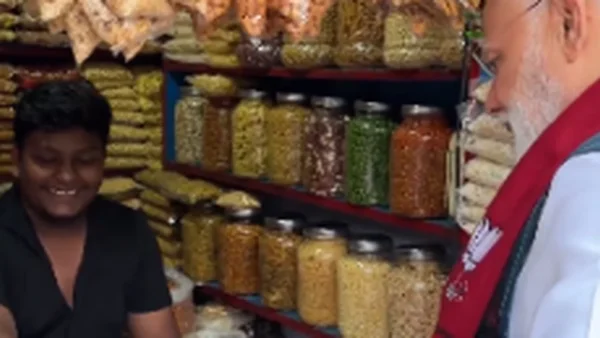 Bengal Vendor Faces Bomb Threats After PM’s Jhalmuri Stop Gains Attention