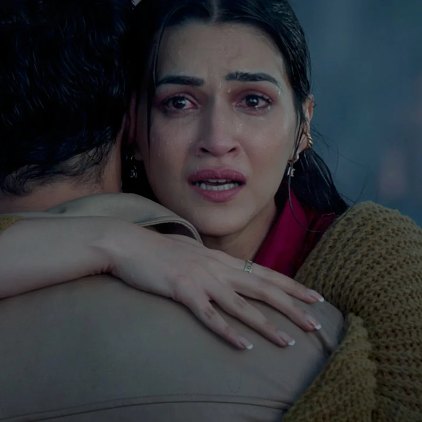 Dhanush and Kriti blaze, but Raanjhanaa's shadow looms large
