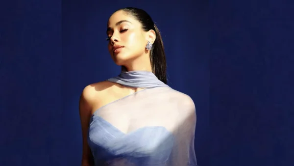 Janhvi Kapoor’s Powder Blue Saree Revives Dupatta Trend at Peddi Launch