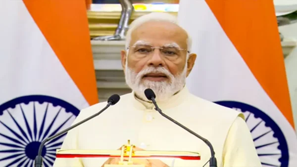PM Modi Highlights Hydration and Desi Drinks as Heatwave Sweeps India