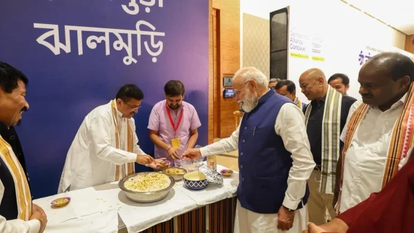 Prime Minister Modi Shares Jhalmuri in NDA Meeting, Blending Politics with Cultural Flavors