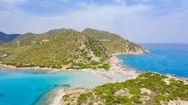 New Beach Rules at Punta Molentis: Umbrella Ban and Visitor Limits for Safety