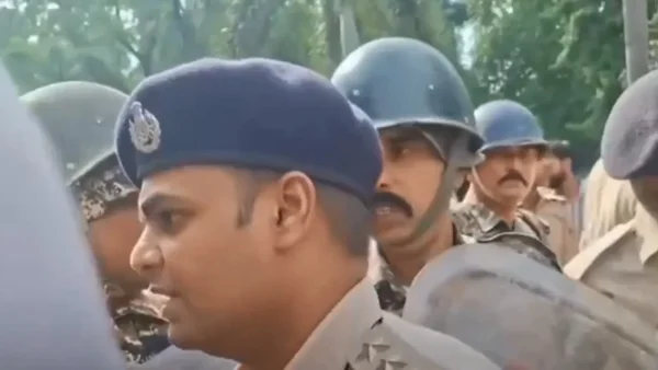 ‘Go Sit on the Barricade!’ Bihar Protest Videos Leave Social Media in Splits