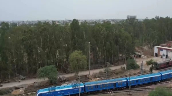 Hydrogen Train Makes History, But the Parking Road Disappears: Was the Infrastructure Built for the Public or the Photo-Op?