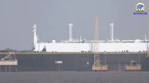 Iran orders ships to avoid Omani lane, redirects traffic