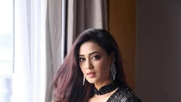 &ldquo;Sir, Where Are You?&rdquo;: Shweta Tiwari Seeks FDA Chief Tukaram Mundhe&rsquo;s Help After Alleged Cockroach Incident
