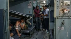Berth Collapse and Facility Issues on Train No. 15657